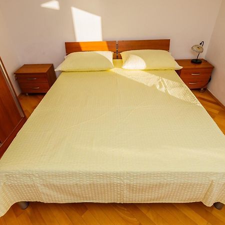 Apartamenty Z Basenem Ilja Рогозница Екстериор снимка
