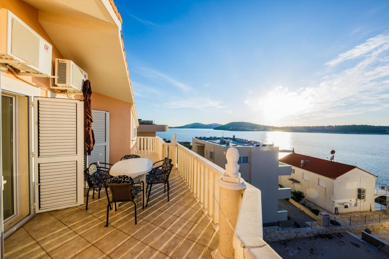 Apartamenty Z Basenem Ilja Рогозница Екстериор снимка