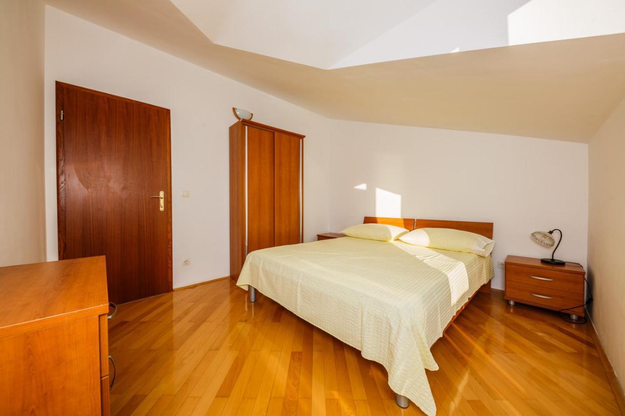 Apartamenty Z Basenem Ilja Рогозница Екстериор снимка