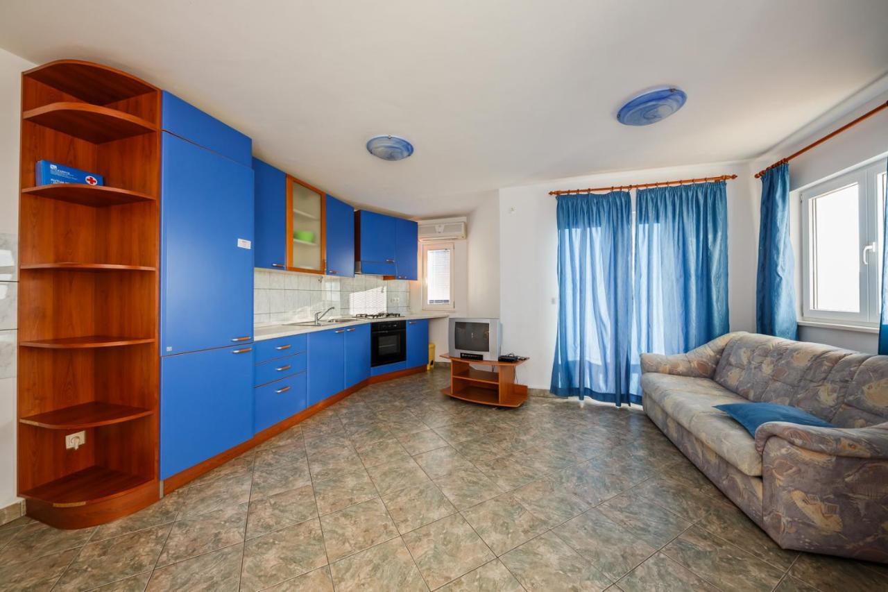 Apartamenty Z Basenem Ilja Рогозница Екстериор снимка