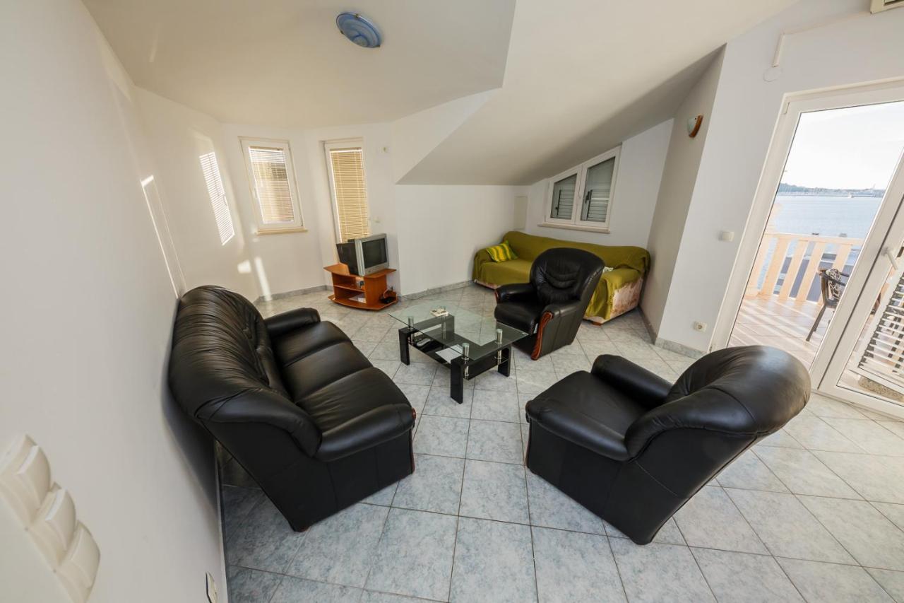 Apartamenty Z Basenem Ilja Рогозница Екстериор снимка