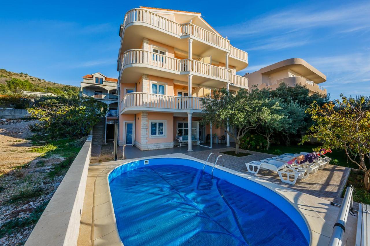 Apartamenty Z Basenem Ilja Рогозница Екстериор снимка